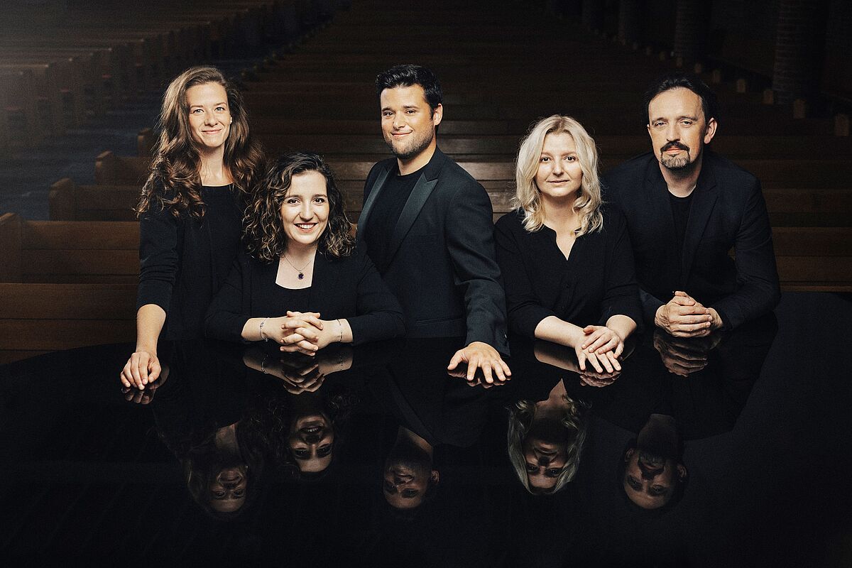 Theresia Seifert, Lilit Grigoryan, Francisco Manuel Anguas Rodriguez, Olha Chipak und Oleksiy Kushnir (v. l. n. r.) © Nikolaj Lund Die Mitglieder des Ensemble Dimensions