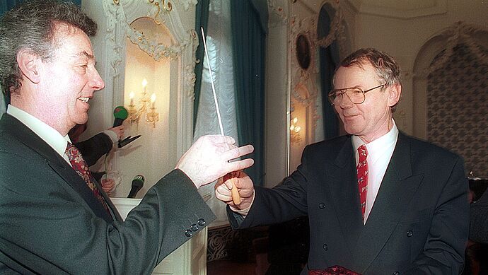© Thomas Häntzschel Ministerpräsident Dr. Berndt Seite ernennt Prof. Wilfrid Jochims zum Gründungsrektor.