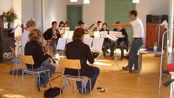 Probe unter der Leitung von Gregor Witt im Gutshaus in Ilow